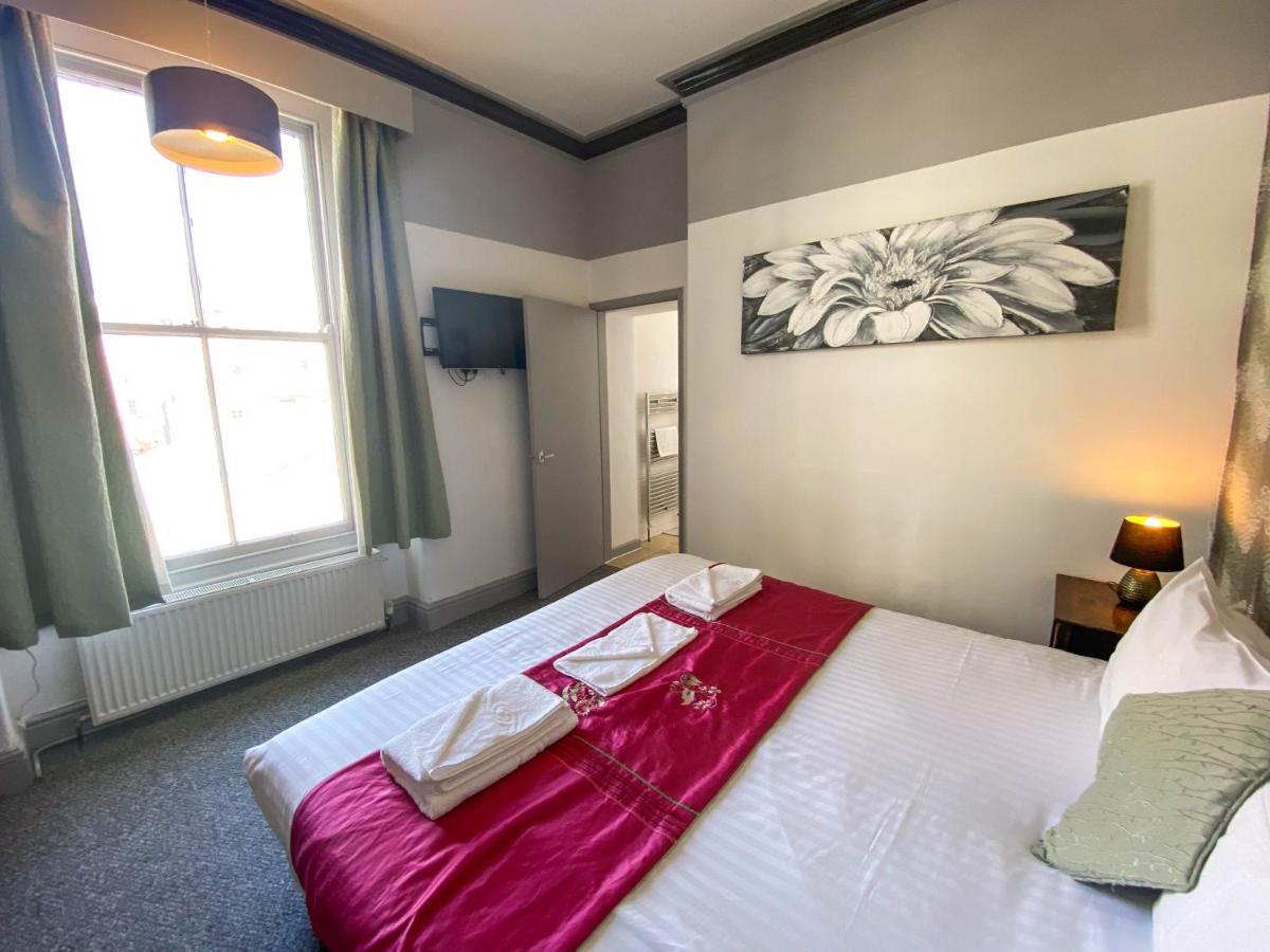 The Broadway Hotel Llandudno Bagian luar foto