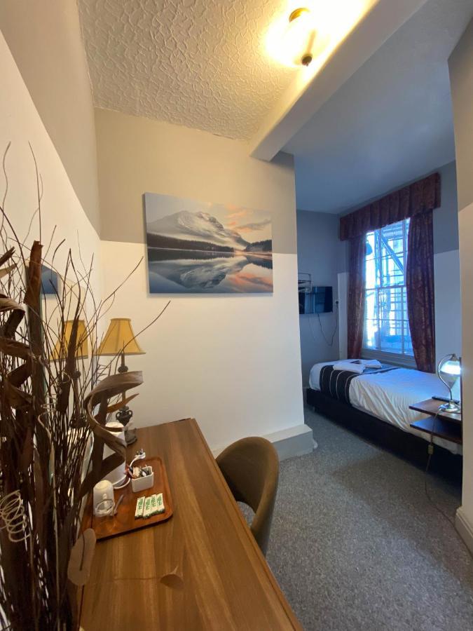 The Broadway Hotel Llandudno Bagian luar foto