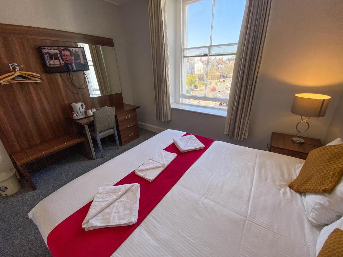 The Broadway Hotel Llandudno Bagian luar foto