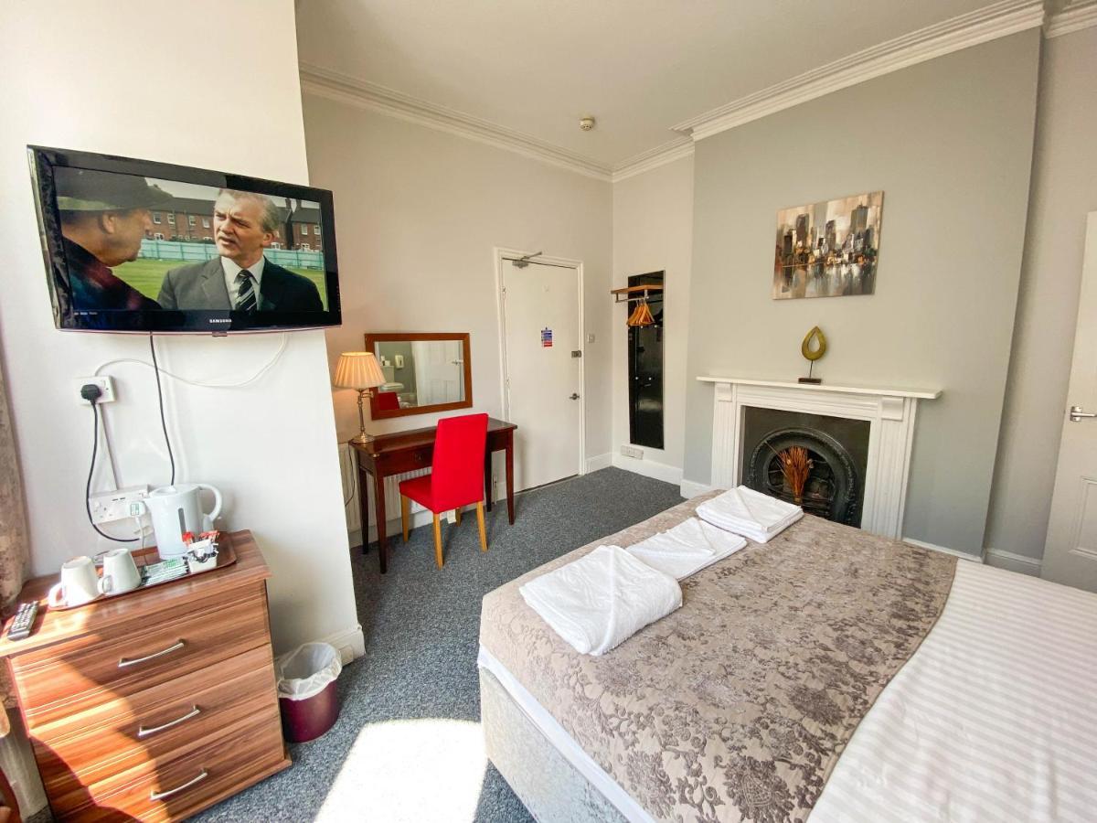 The Broadway Hotel Llandudno Bagian luar foto