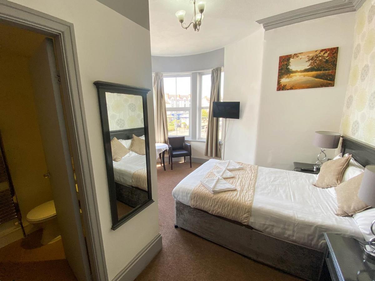 The Broadway Hotel Llandudno Bagian luar foto