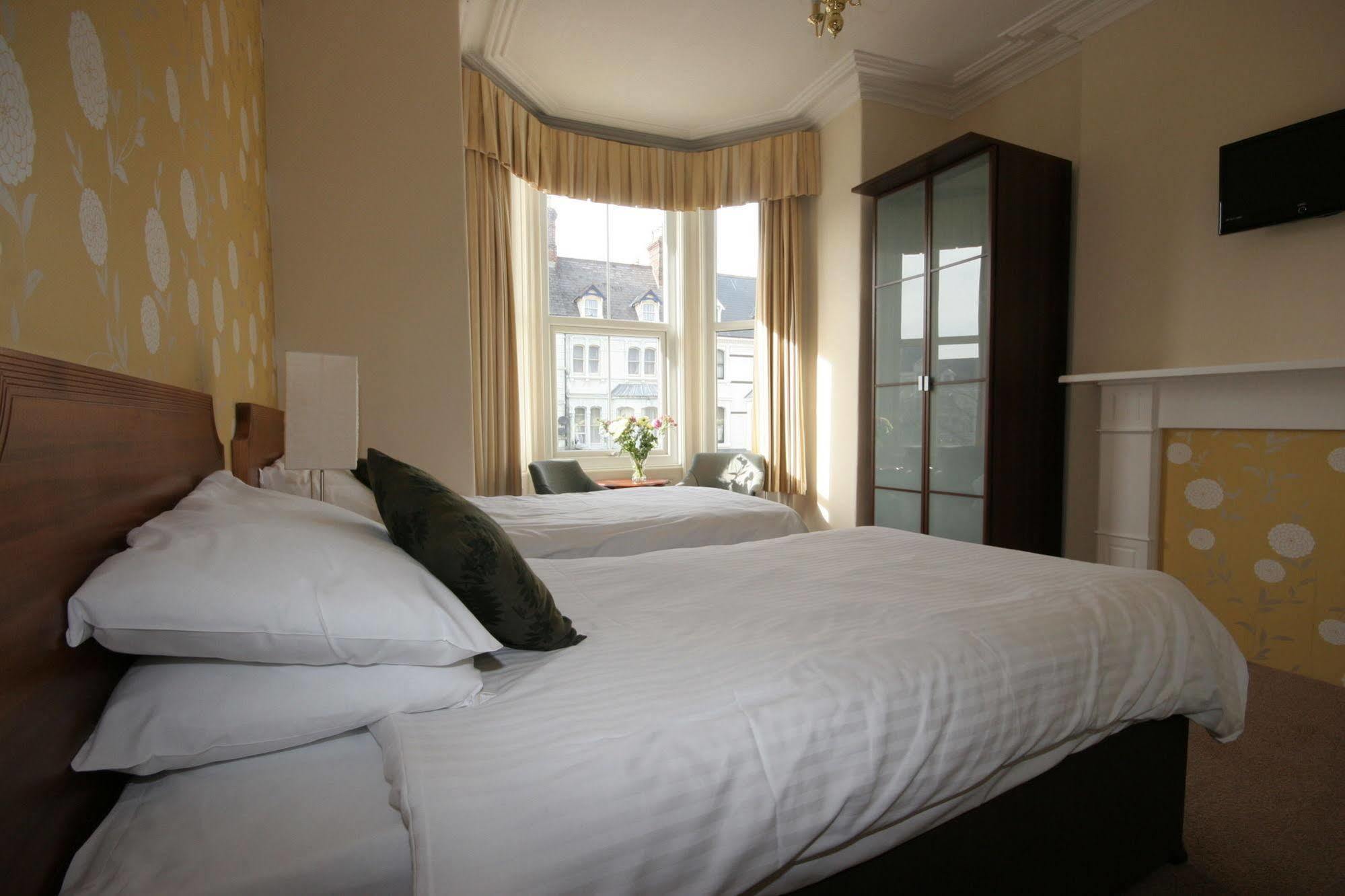 The Broadway Hotel Llandudno Bagian luar foto