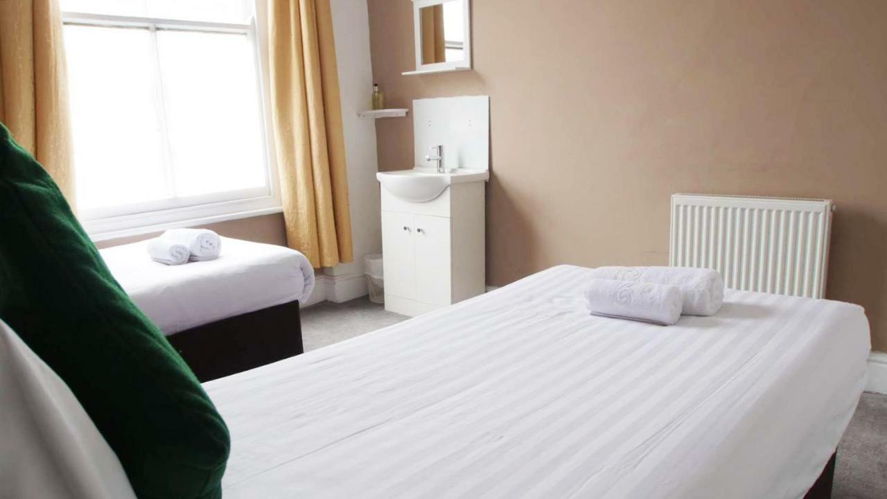 The Broadway Hotel Llandudno Bagian luar foto