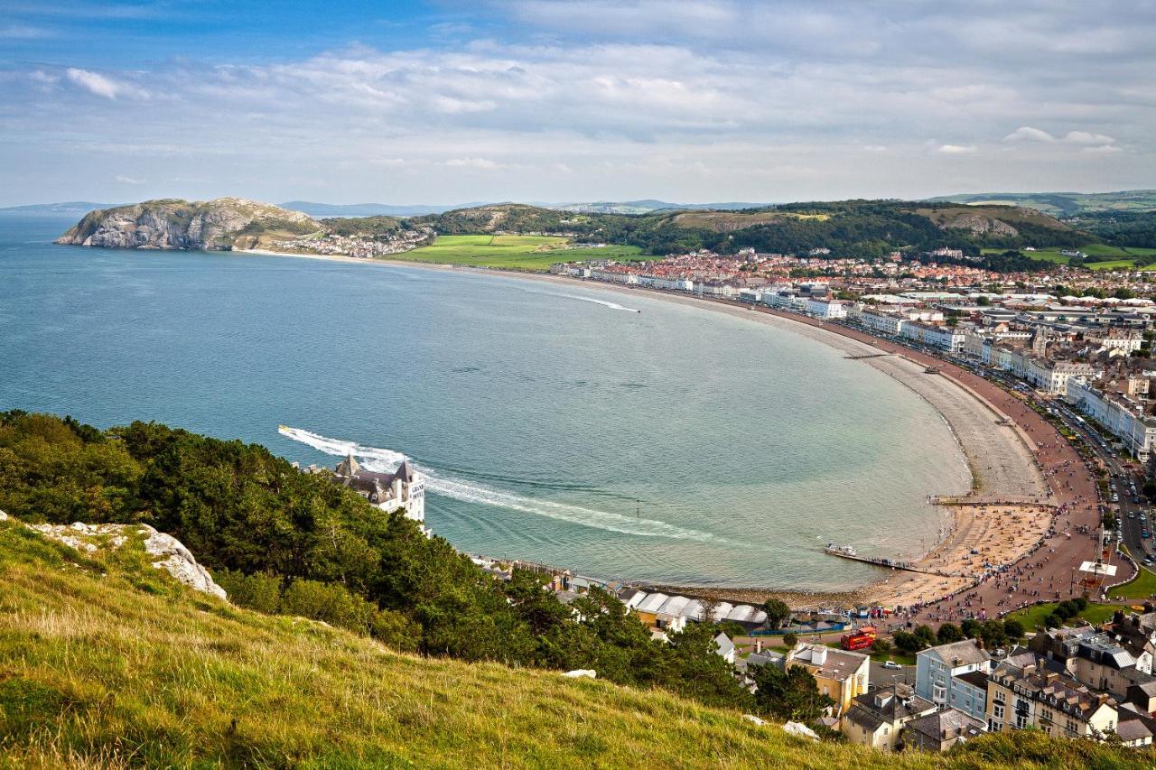 The Broadway Hotel Llandudno Bagian luar foto